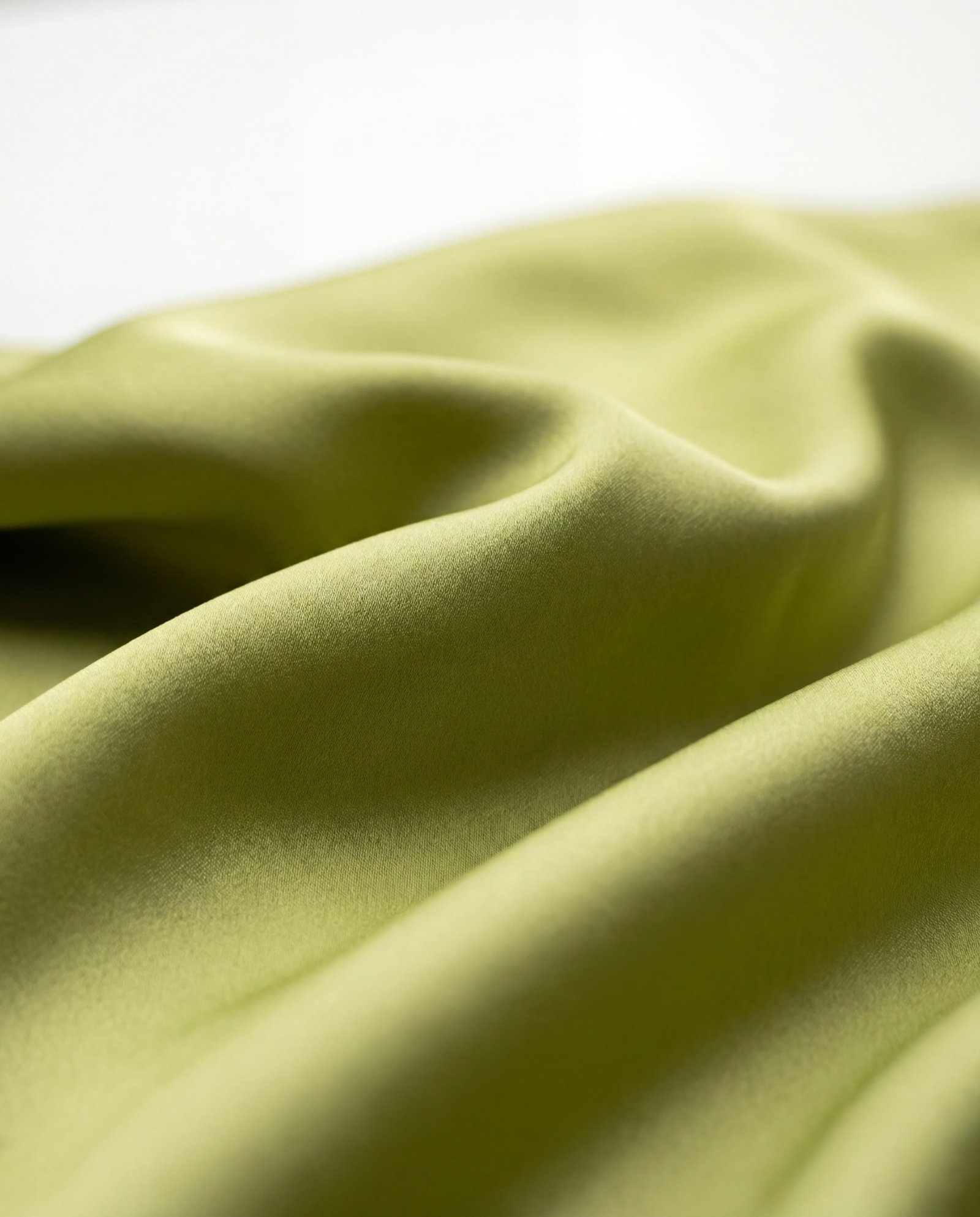 Robe halter satin vert anis Mellari — macro tissu